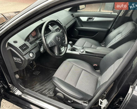 Чорний Мерседес Ц-Клас, об'ємом двигуна 1.8 л та пробігом 289 тис. км за 8500 $, фото 8 на Automoto.ua