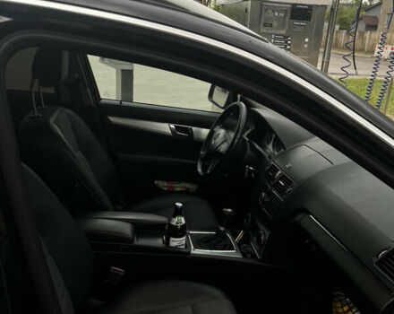 Черный Мерседес Ц-Класс, объемом двигателя 2.15 л и пробегом 260 тыс. км за 9533 $, фото 6 на Automoto.ua