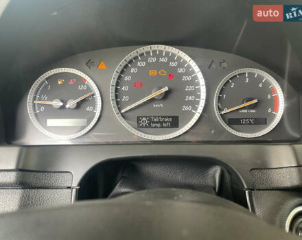 Чорний Мерседес Ц-Клас, об'ємом двигуна 2.2 л та пробігом 270 тис. км за 8200 $, фото 18 на Automoto.ua