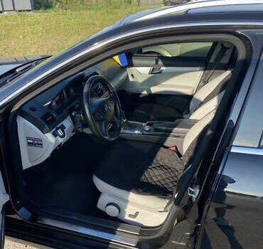 Чорний Мерседес Ц-Клас, об'ємом двигуна 2.2 л та пробігом 277 тис. км за 9400 $, фото 2 на Automoto.ua