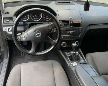 Чорний Мерседес Ц-Клас, об'ємом двигуна 2.2 л та пробігом 270 тис. км за 8200 $, фото 14 на Automoto.ua