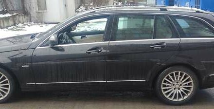Черный Мерседес Ц-Класс, объемом двигателя 2.15 л и пробегом 207 тыс. км за 8750 $, фото 1 на Automoto.ua