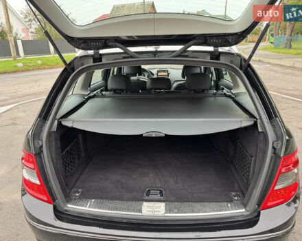 Черный Мерседес Ц-Класс, объемом двигателя 1.8 л и пробегом 201 тыс. км за 10999 $, фото 28 на Automoto.ua