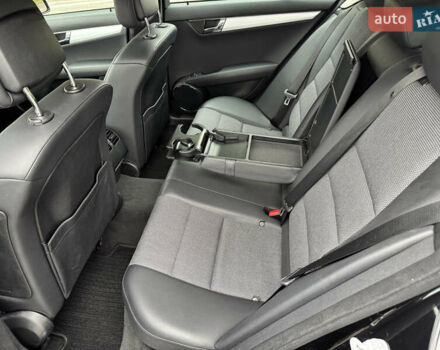 Черный Мерседес Ц-Класс, объемом двигателя 1.8 л и пробегом 201 тыс. км за 10999 $, фото 26 на Automoto.ua