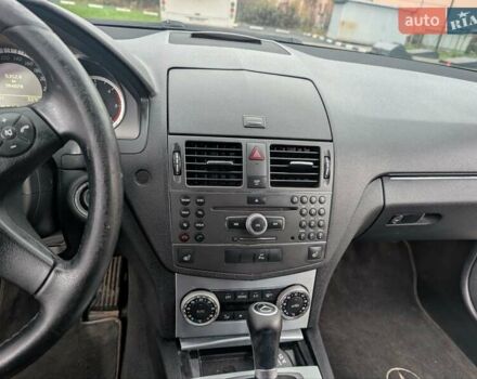 Черный Мерседес Ц-Класс, объемом двигателя 2.14 л и пробегом 395 тыс. км за 8300 $, фото 13 на Automoto.ua