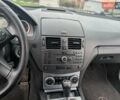 Черный Мерседес Ц-Класс, объемом двигателя 2.14 л и пробегом 395 тыс. км за 8300 $, фото 13 на Automoto.ua