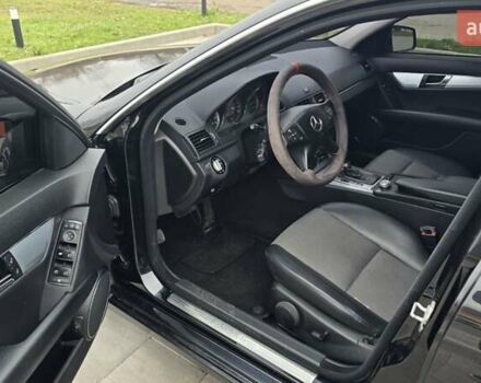 Черный Мерседес Ц-Класс, объемом двигателя 2.2 л и пробегом 296 тыс. км за 8100 $, фото 4 на Automoto.ua