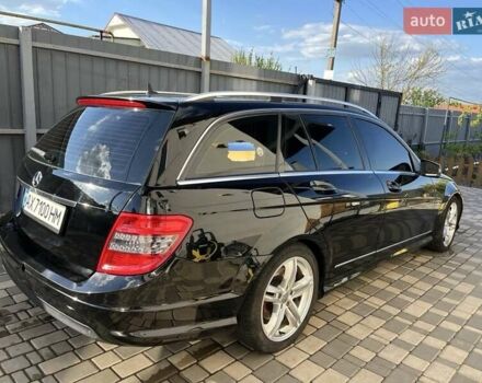 Черный Мерседес Ц-Класс, объемом двигателя 2.1 л и пробегом 302 тыс. км за 10000 $, фото 1 на Automoto.ua