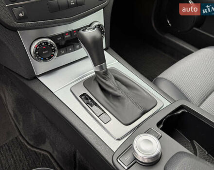 Черный Мерседес Ц-Класс, объемом двигателя 1.8 л и пробегом 201 тыс. км за 10999 $, фото 21 на Automoto.ua