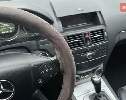 Черный Мерседес Ц-Класс, объемом двигателя 2.2 л и пробегом 296 тыс. км за 8100 $, фото 6 на Automoto.ua