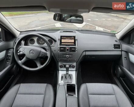 Черный Мерседес Ц-Класс, объемом двигателя 1.8 л и пробегом 201 тыс. км за 10999 $, фото 16 на Automoto.ua