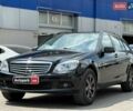 Черный Мерседес Ц-Класс, объемом двигателя 2.2 л и пробегом 322 тыс. км за 9990 $, фото 1 на Automoto.ua