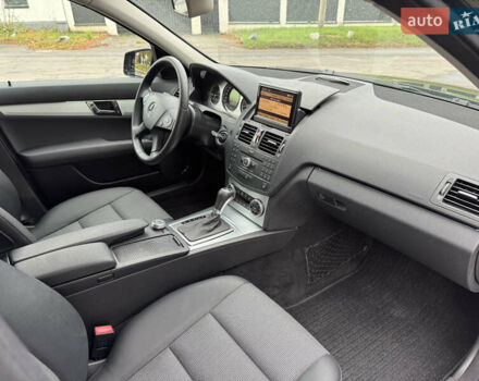 Черный Мерседес Ц-Класс, объемом двигателя 1.8 л и пробегом 201 тыс. км за 10999 $, фото 17 на Automoto.ua