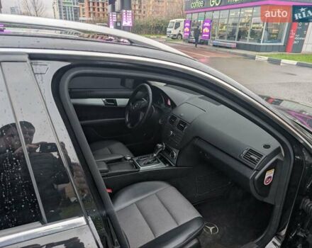 Черный Мерседес Ц-Класс, объемом двигателя 2.14 л и пробегом 395 тыс. км за 8300 $, фото 2 на Automoto.ua