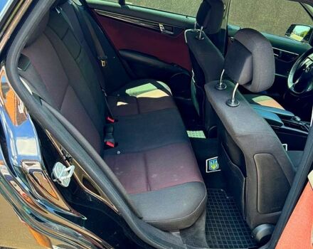 Чорний Мерседес Ц-Клас, об'ємом двигуна 2.2 л та пробігом 285 тис. км за 9200 $, фото 5 на Automoto.ua