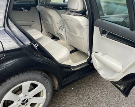 Черный Мерседес Ц-Класс, объемом двигателя 2.1 л и пробегом 294 тыс. км за 9300 $, фото 5 на Automoto.ua