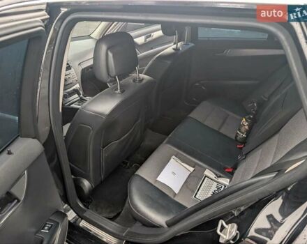 Черный Мерседес Ц-Класс, объемом двигателя 2.14 л и пробегом 395 тыс. км за 8300 $, фото 4 на Automoto.ua