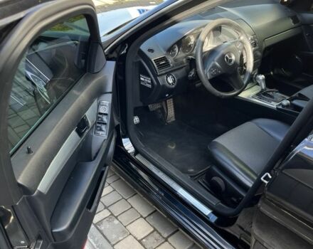 Чорний Мерседес Ц-Клас, об'ємом двигуна 2.1 л та пробігом 302 тис. км за 10000 $, фото 6 на Automoto.ua
