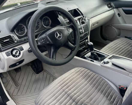 Черный Мерседес Ц-Класс, объемом двигателя 2.1 л и пробегом 294 тыс. км за 9300 $, фото 3 на Automoto.ua