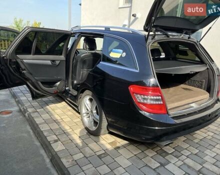 Черный Мерседес Ц-Класс, объемом двигателя 2.1 л и пробегом 302 тыс. км за 10000 $, фото 3 на Automoto.ua