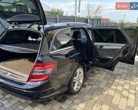 Черный Мерседес Ц-Класс, объемом двигателя 2.1 л и пробегом 302 тыс. км за 10000 $, фото 2 на Automoto.ua