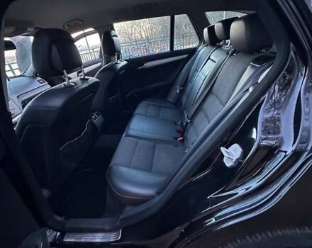 Чорний Мерседес Ц-Клас, об'ємом двигуна 2.15 л та пробігом 370 тис. км за 8000 $, фото 1 на Automoto.ua
