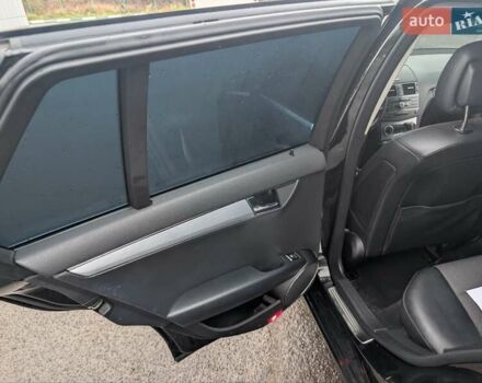 Черный Мерседес Ц-Класс, объемом двигателя 2.14 л и пробегом 395 тыс. км за 8300 $, фото 10 на Automoto.ua