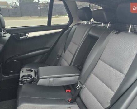 Черный Мерседес Ц-Класс, объемом двигателя 2.2 л и пробегом 296 тыс. км за 8100 $, фото 5 на Automoto.ua