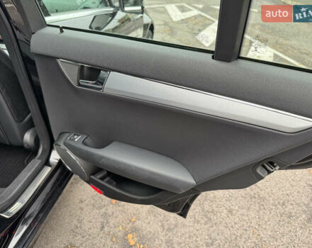 Черный Мерседес Ц-Класс, объемом двигателя 1.8 л и пробегом 201 тыс. км за 10999 $, фото 27 на Automoto.ua