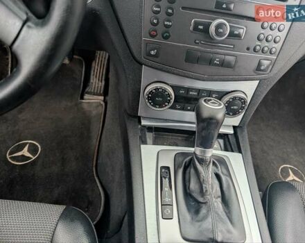 Черный Мерседес Ц-Класс, объемом двигателя 2.14 л и пробегом 395 тыс. км за 8300 $, фото 11 на Automoto.ua