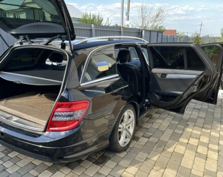 Чорний Мерседес Ц-Клас, об'ємом двигуна 2.1 л та пробігом 302 тис. км за 10000 $, фото 3 на Automoto.ua