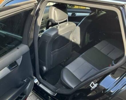 Черный Мерседес Ц-Класс, объемом двигателя 2.1 л и пробегом 302 тыс. км за 10000 $, фото 6 на Automoto.ua