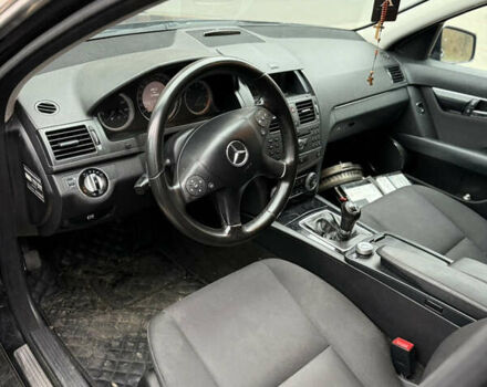 Черный Мерседес Ц-Класс, объемом двигателя 2.2 л и пробегом 326 тыс. км за 3699 $, фото 13 на Automoto.ua