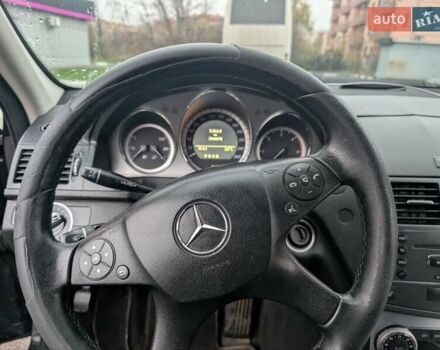 Черный Мерседес Ц-Класс, объемом двигателя 2.14 л и пробегом 395 тыс. км за 8300 $, фото 12 на Automoto.ua