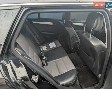 Черный Мерседес Ц-Класс, объемом двигателя 2.14 л и пробегом 395 тыс. км за 8300 $, фото 3 на Automoto.ua