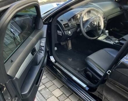 Черный Мерседес Ц-Класс, объемом двигателя 2.1 л и пробегом 302 тыс. км за 10000 $, фото 5 на Automoto.ua