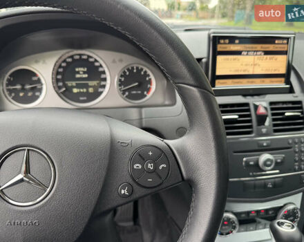 Черный Мерседес Ц-Класс, объемом двигателя 1.8 л и пробегом 201 тыс. км за 10999 $, фото 19 на Automoto.ua