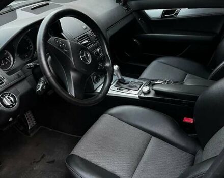 Черный Мерседес Ц-Класс, объемом двигателя 2.14 л и пробегом 260 тыс. км за 10700 $, фото 5 на Automoto.ua