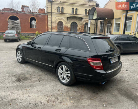 Чорний Мерседес Ц-Клас, об'ємом двигуна 2.14 л та пробігом 210 тис. км за 9700 $, фото 1 на Automoto.ua