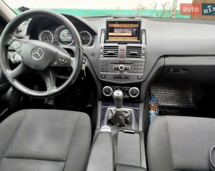 Чорний Мерседес Ц-Клас, об'ємом двигуна 2.14 л та пробігом 305 тис. км за 8800 $, фото 9 на Automoto.ua