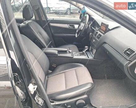 Чорний Мерседес Ц-Клас, об'ємом двигуна 2.2 л та пробігом 364 тис. км за 8400 $, фото 54 на Automoto.ua