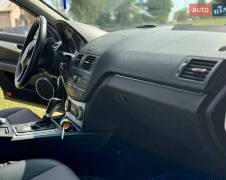 Черный Мерседес Ц-Класс, объемом двигателя 2.2 л и пробегом 329 тыс. км за 10500 $, фото 22 на Automoto.ua