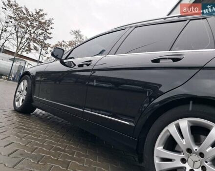 Чорний Мерседес Ц-Клас, об'ємом двигуна 2.2 л та пробігом 364 тис. км за 8400 $, фото 33 на Automoto.ua