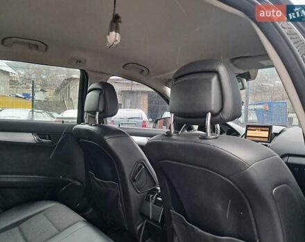 Чорний Мерседес Ц-Клас, об'ємом двигуна 2.2 л та пробігом 364 тис. км за 8400 $, фото 48 на Automoto.ua