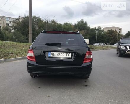 Чорний Мерседес Ц-Клас, об'ємом двигуна 2.2 л та пробігом 155 тис. км за 10600 $, фото 6 на Automoto.ua