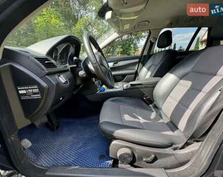 Черный Мерседес Ц-Класс, объемом двигателя 2.2 л и пробегом 329 тыс. км за 10500 $, фото 21 на Automoto.ua