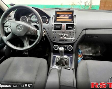 Черный Мерседес Ц-Класс, объемом двигателя 2.1 л и пробегом 305 тыс. км за 8800 $, фото 9 на Automoto.ua