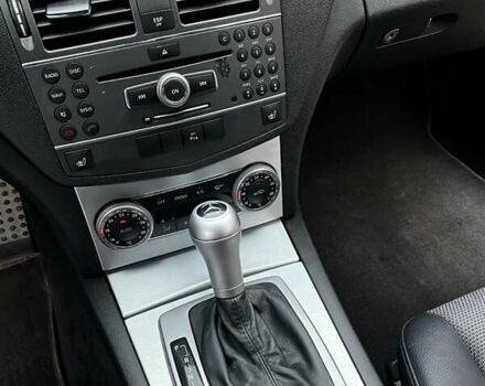 Черный Мерседес Ц-Класс, объемом двигателя 2.14 л и пробегом 260 тыс. км за 10700 $, фото 6 на Automoto.ua