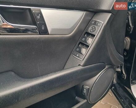 Чорний Мерседес Ц-Клас, об'ємом двигуна 2.2 л та пробігом 364 тис. км за 8400 $, фото 56 на Automoto.ua