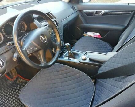 Черный Мерседес Ц-Класс, объемом двигателя 2.2 л и пробегом 176 тыс. км за 8900 $, фото 7 на Automoto.ua